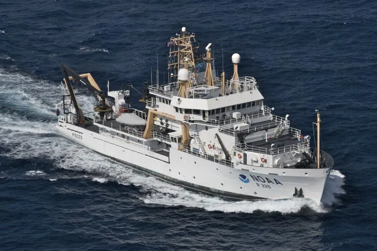 Oceanographic research vessel